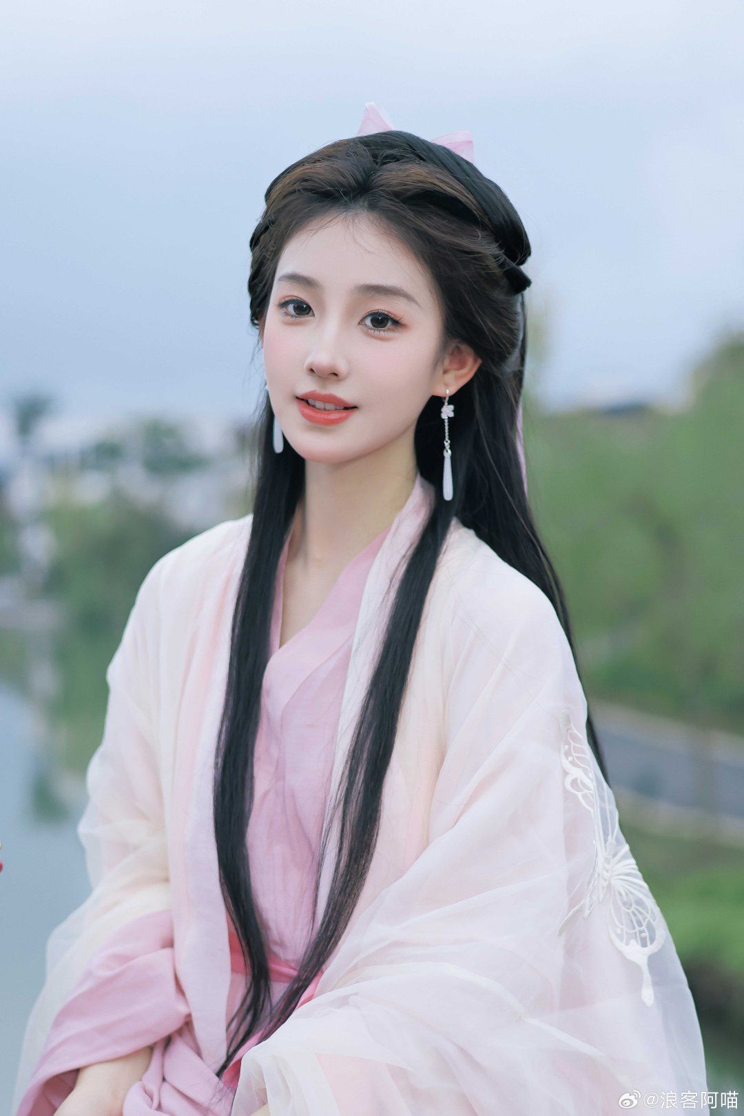 The Rise of Hanfu Merchants:The Story of Hanfu Goods and the Allure of the Hanfu Merchants Bag The Rise of Hanfu Merchants:The Story of Hanfu Goods and the Allure of the Hanfu Merchants Bag