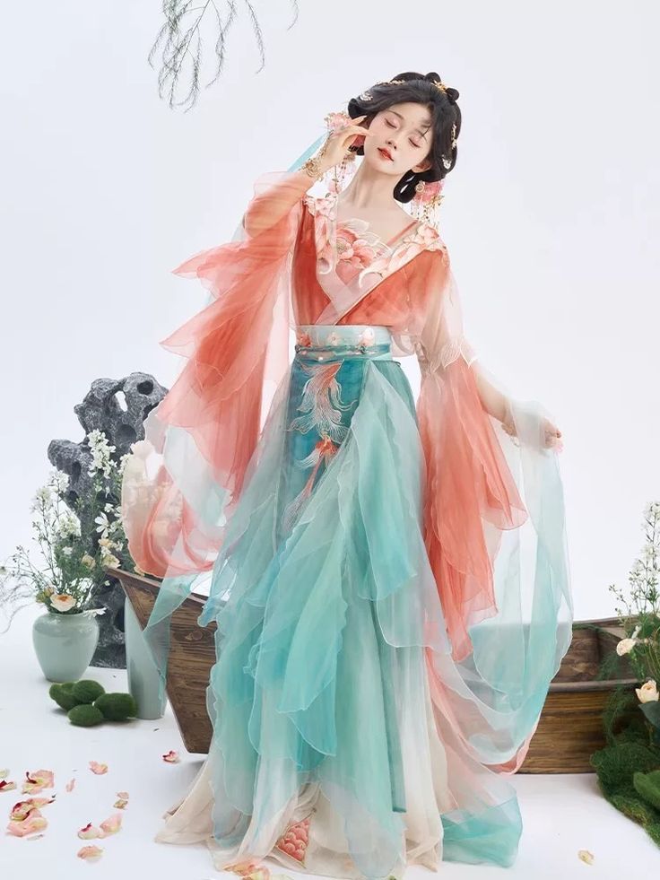 Embellishing the World of Horseface Skirt with Pendant Decorations Embellishing the World of Horseface Skirt with Pendant Decorations