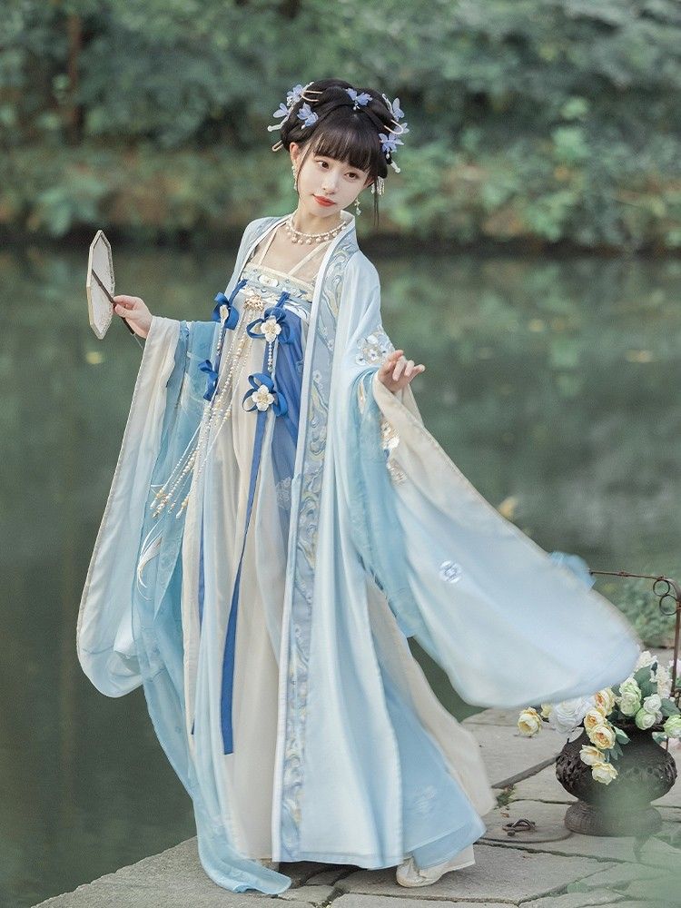 A Summer Tale of a 8-Year-Old Girl in Traditional Tang-Style Chinese Hanfu A Summer Tale of a 8-Year-Old Girl in Traditional Tang-Style Chinese Hanfu