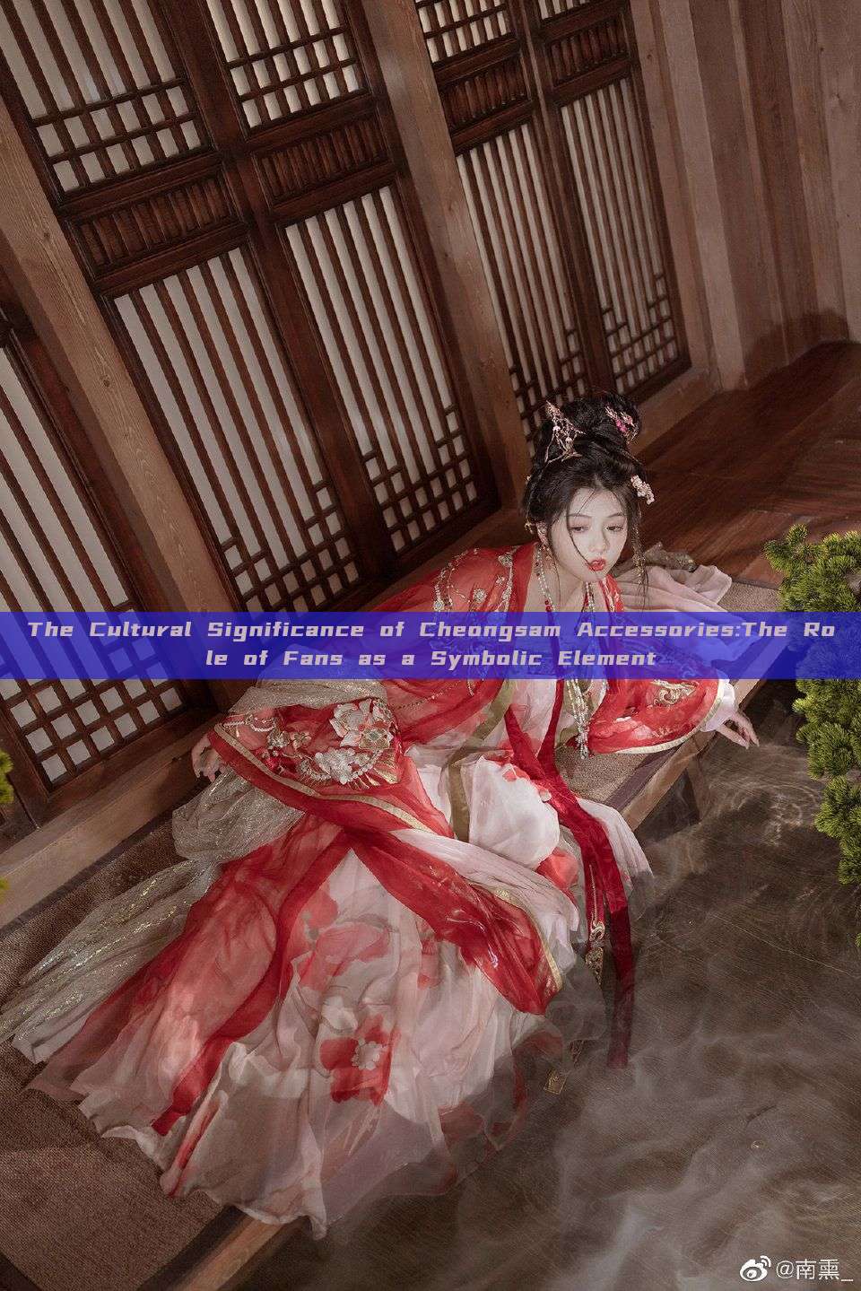 The Cultural Significance of Cheongsam Accessories:The Role of Fans as a Symbolic Element The Cultural Significance of Cheongsam Accessories:The Role of Fans as a Symbolic Element