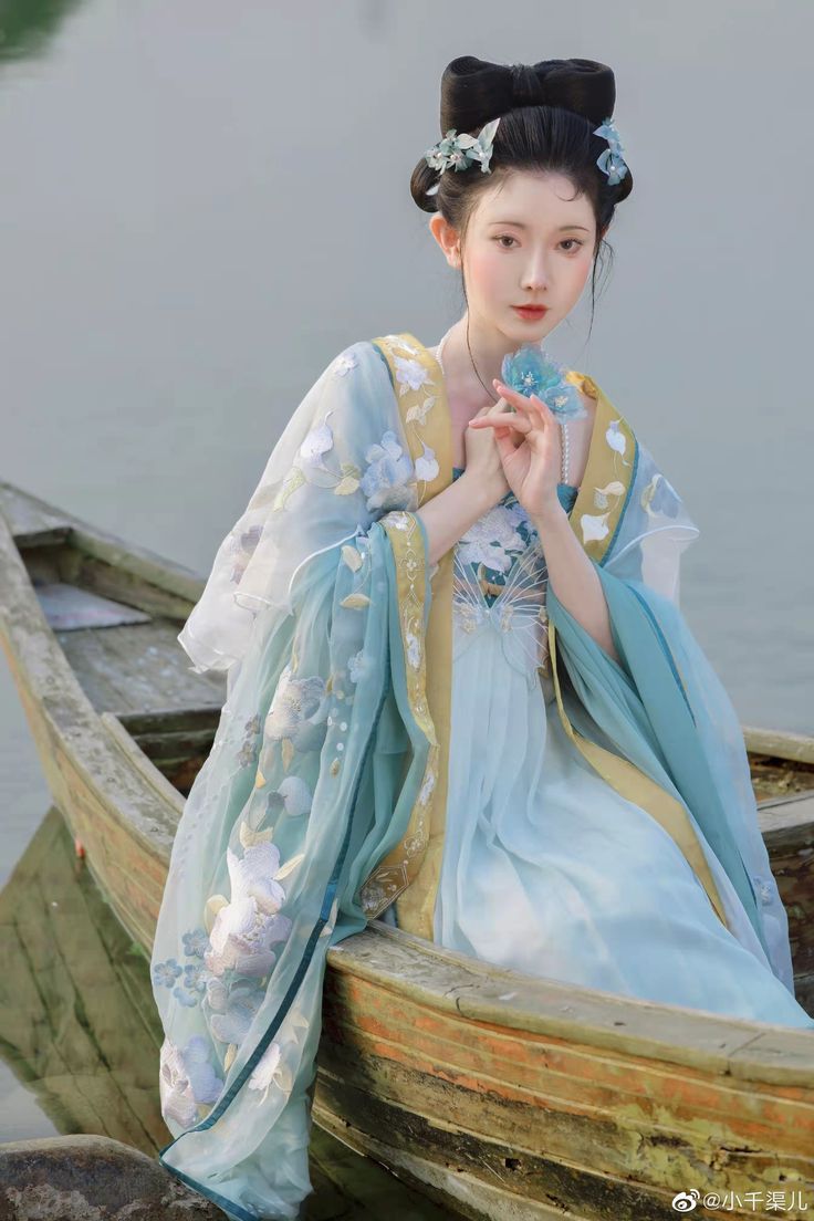 The Charm of Short White Cheongsam:A Cultural Icon of Elegance The Charm of Short White Cheongsam:A Cultural Icon of Elegance