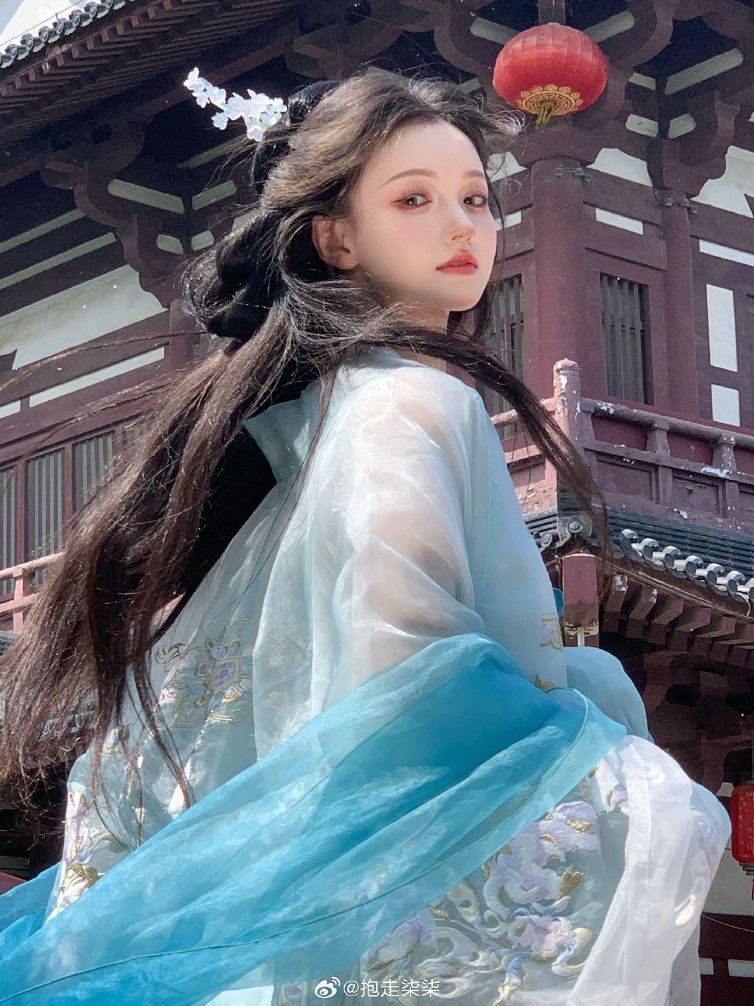 The Evolution of Hanfu Earpins:A Closer Look into the Accessories of Traditional Chinese Clothing The Evolution of Hanfu Earpins:A Closer Look into the Accessories of Traditional Chinese Clothing