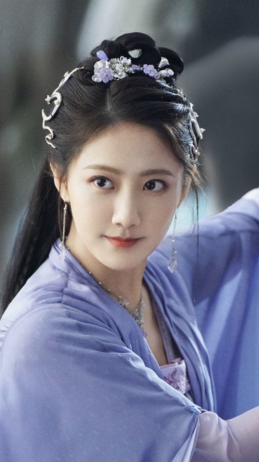 The Splendor of Tang-Style Hanfu:The Round-Necked Tunic The Splendor of Tang-Style Hanfu:The Round-Necked Tunic