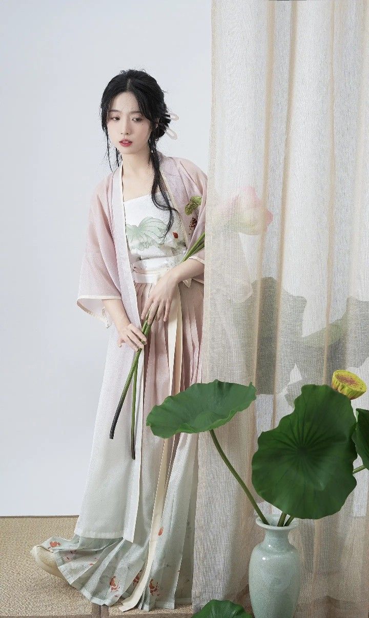 The Ethereal Charm of Horseface Skirt with its Trims and Beadwork The Ethereal Charm of Horseface Skirt with its Trims and Beadwork