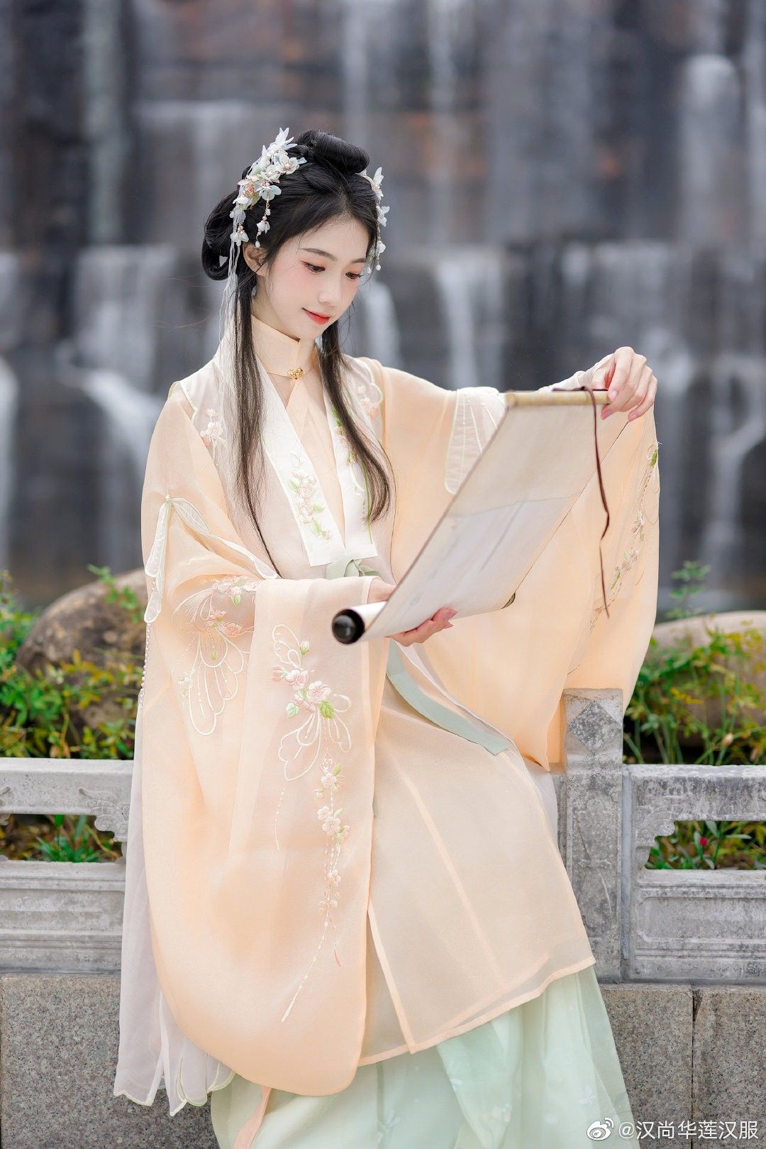 The Red Hanfu Tradition in Chinese New Year Celebration The Red Hanfu Tradition in Chinese New Year Celebration