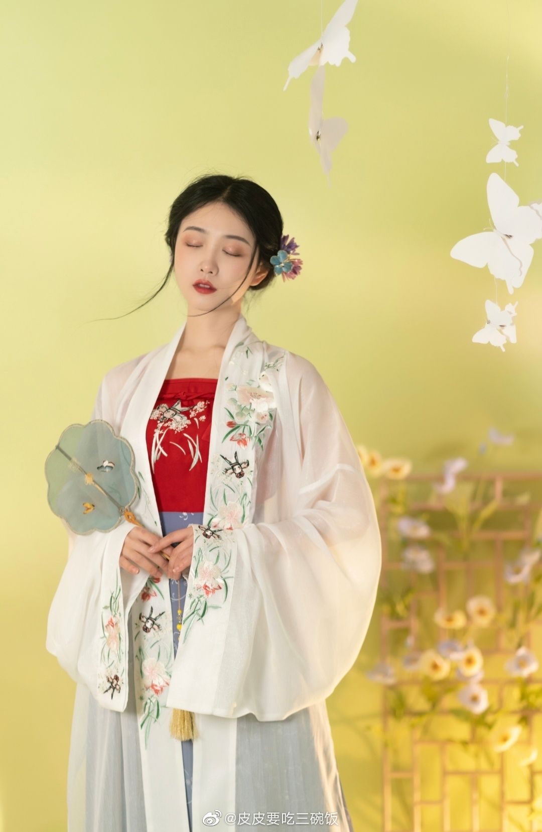 Winter Cheongsam with a Hooded Cape:A Traditional Elegance in Cold Weather Winter Cheongsam with a Hooded Cape:A Traditional Elegance in Cold Weather