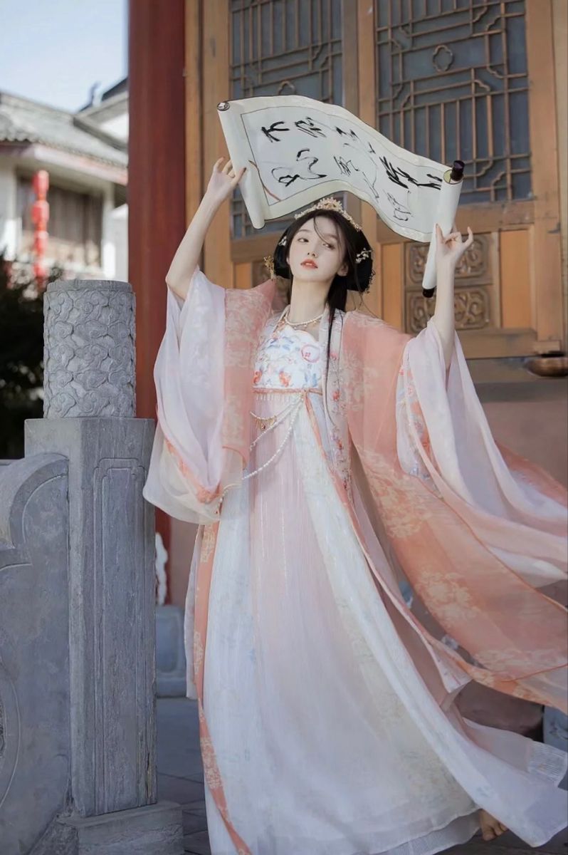 Plus Size Chinese-Style Cheongsam with Long Skirt Embracing the Curves and Hiding the Belly Plus Size Chinese-Style Cheongsam with Long Skirt Embracing the Curves and Hiding the Belly