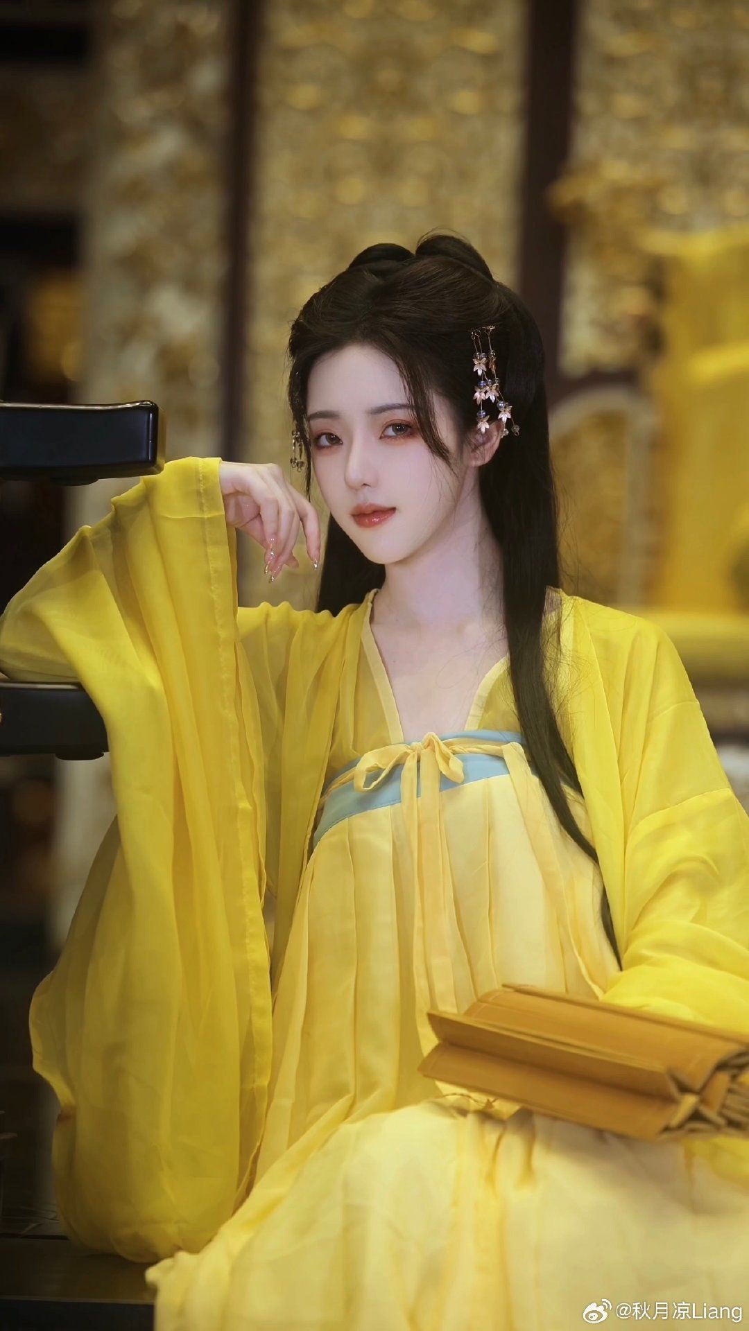 The 12-Year-Old Hanfu Girl:Embracing Traditional Elegance The 12-Year-Old Hanfu Girl:Embracing Traditional Elegance
