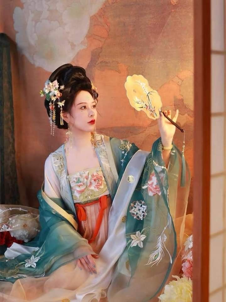 The Elegance of Hanfu for Short-Statured Adult Women:A Journey into Traditional Chinese Beauty The Elegance of Hanfu for Short-Statured Adult Women:A Journey into Traditional Chinese Beauty