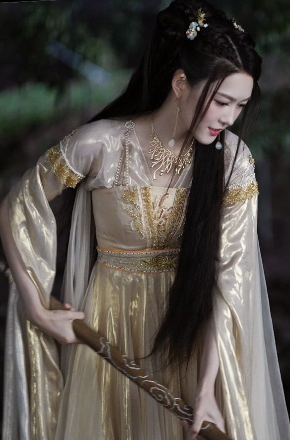 The Splendid Beauty of the Southern and Northern Dynasties:The Aristocratic Women in Hanfu Fashion The Splendid Beauty of the Southern and Northern Dynasties:The Aristocratic Women in Hanfu Fashion