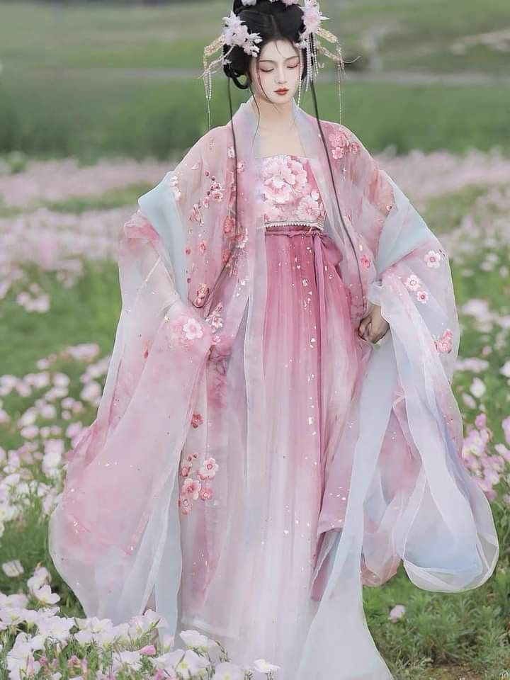 Stylish Chinese Cheongsam for Plus-Size Women:How to Achieve a Slimming and Belly-Covering Look Stylish Chinese Cheongsam for Plus-Size Women:How to Achieve a Slimming and Belly-Covering Look
