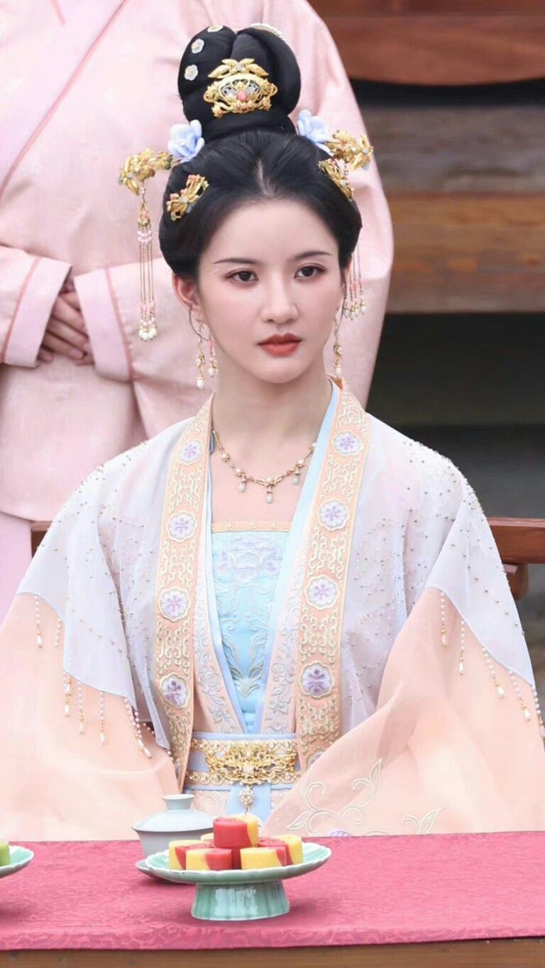 The Emperors Child:Dragon Robes and Hanfu in Ancient Chinese Culture The Emperors Child:Dragon Robes and Hanfu in Ancient Chinese Culture