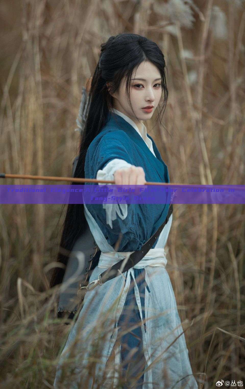 Traditional Elegance:A Little Girls First-Year Celebration in Tang-Style Dress Traditional Elegance:A Little Girls First-Year Celebration in Tang-Style Dress