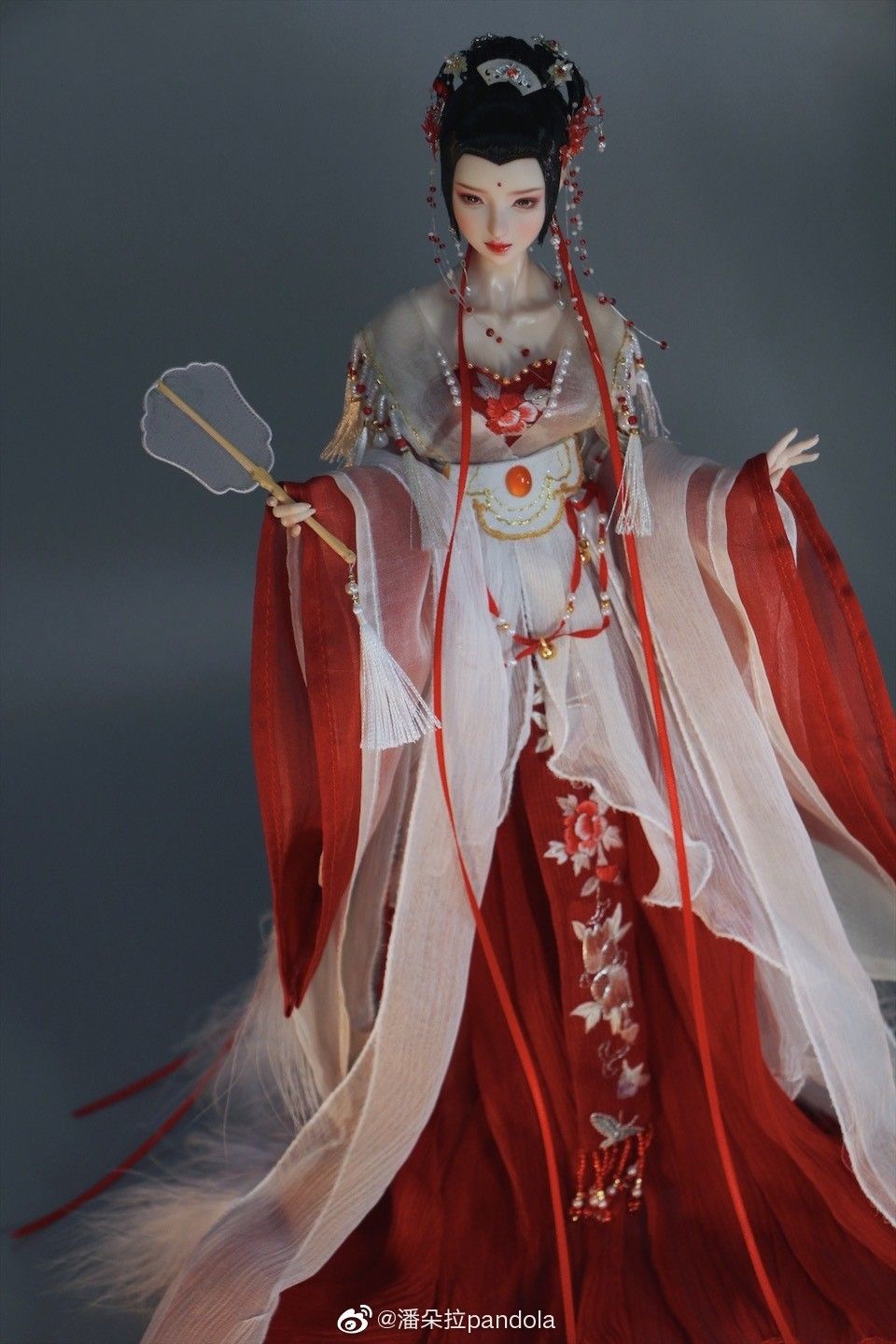 2024 New Silk Velvet Cheongsam:Embracing Traditional Elegance with Modern Glamour 2024 New Silk Velvet Cheongsam:Embracing Traditional Elegance with Modern Glamour