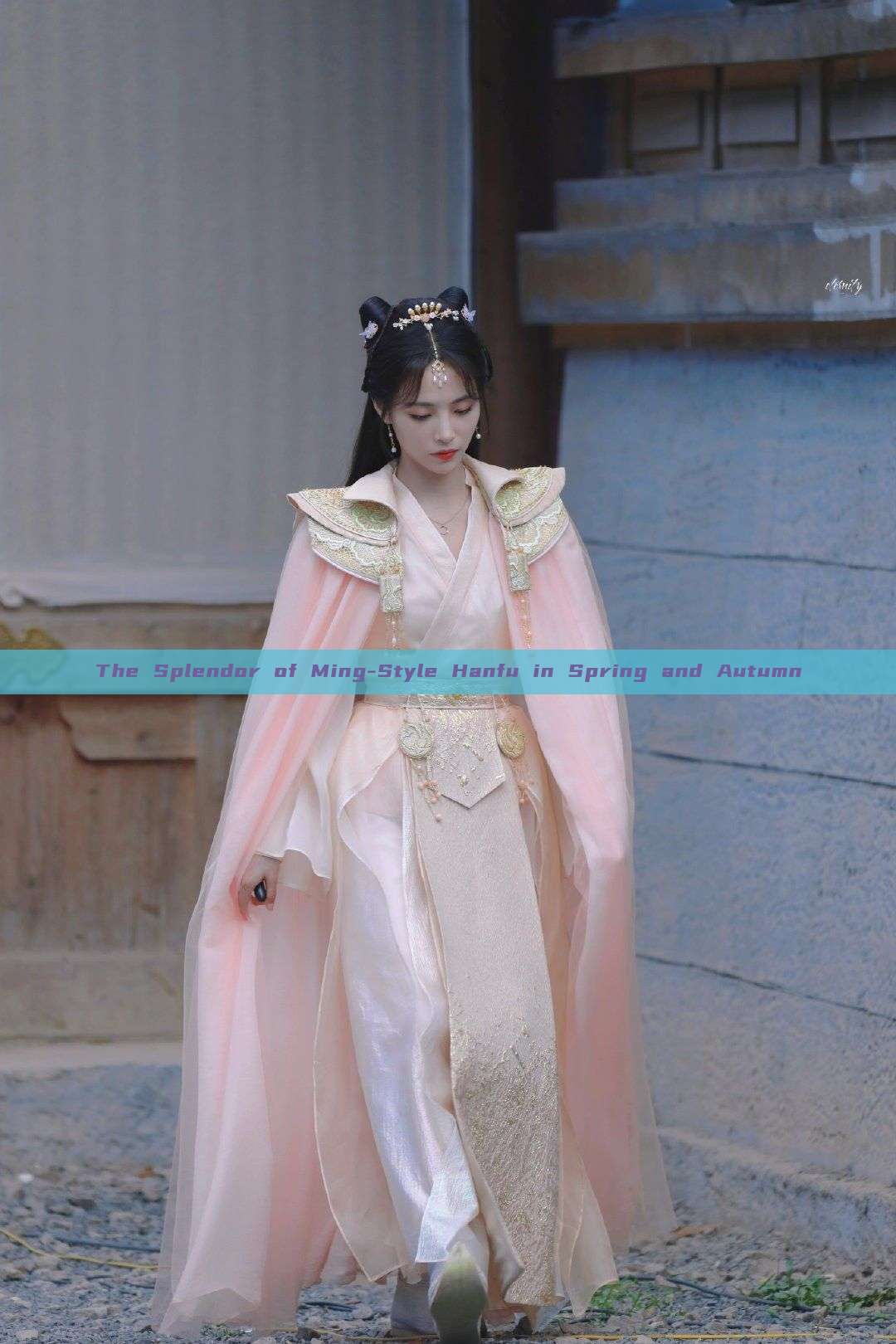 The Splendor of Ming-Style Hanfu in Spring and Autumn The Splendor of Ming-Style Hanfu in Spring and Autumn