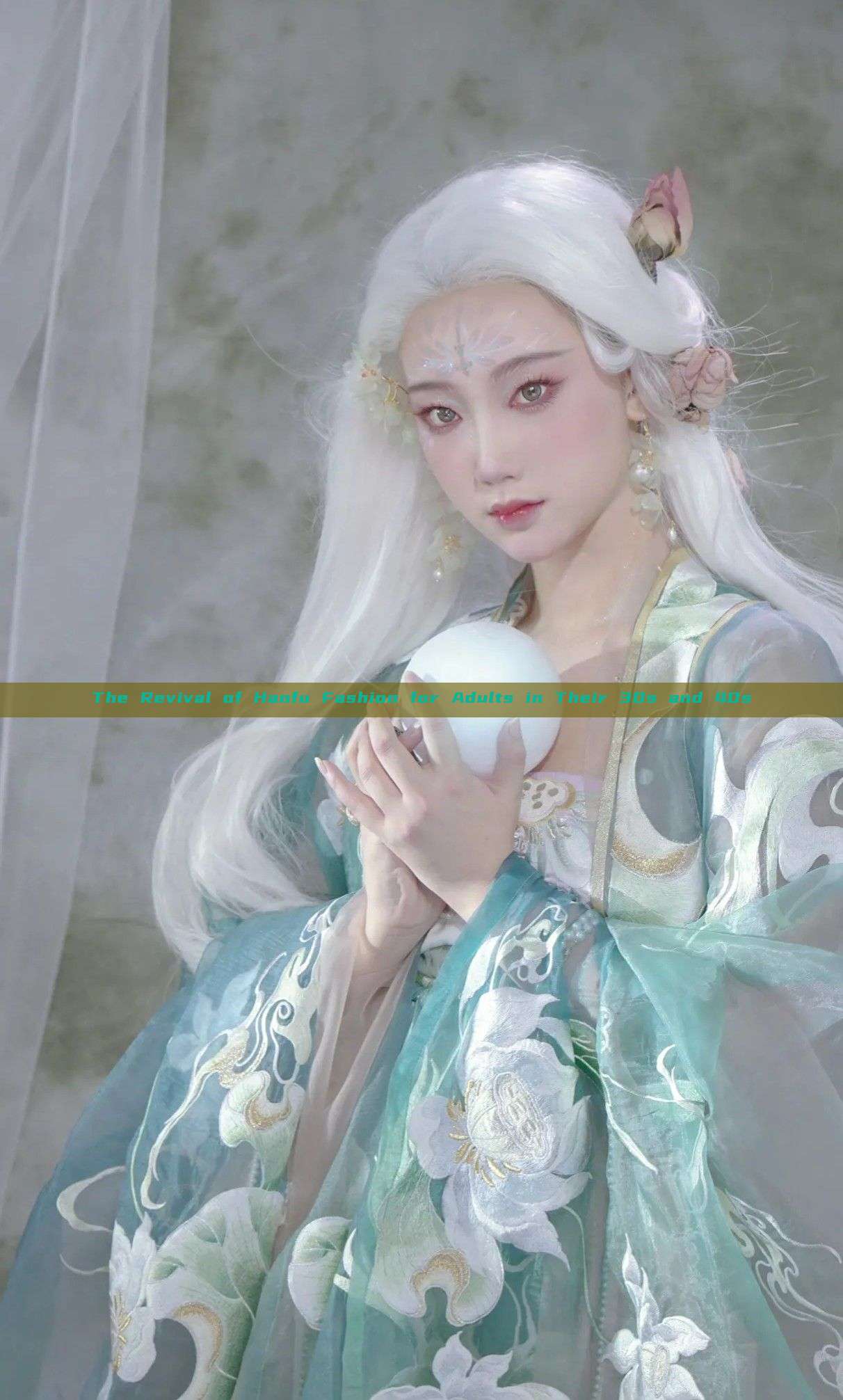 The Revival of Hanfu Fashion for Adults in Their 30s and 40s The Revival of Hanfu Fashion for Adults in Their 30s and 40s