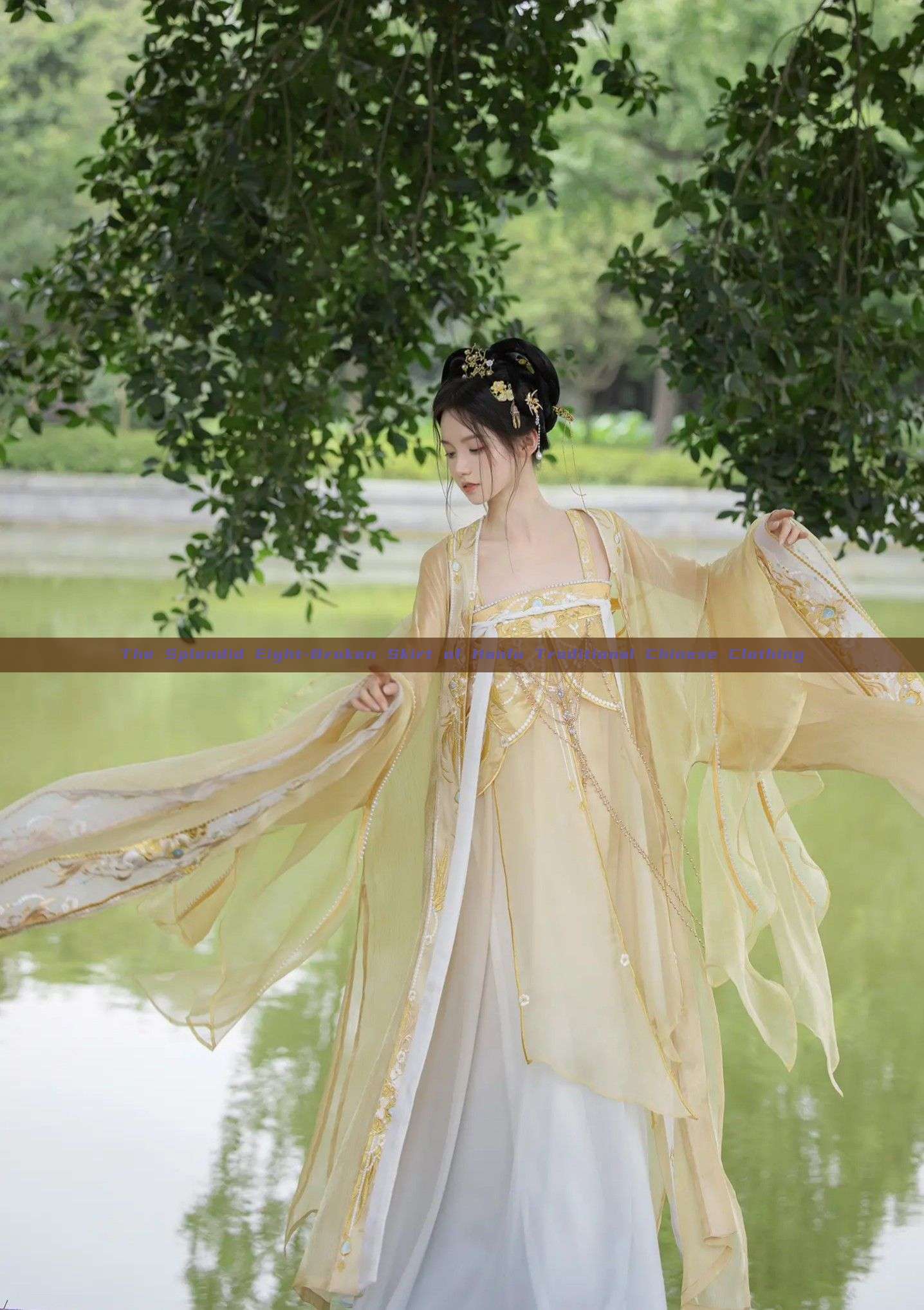 The Splendid Eight-Broken Skirt of Hanfu Traditional Chinese Clothing The Splendid Eight-Broken Skirt of Hanfu Traditional Chinese Clothing