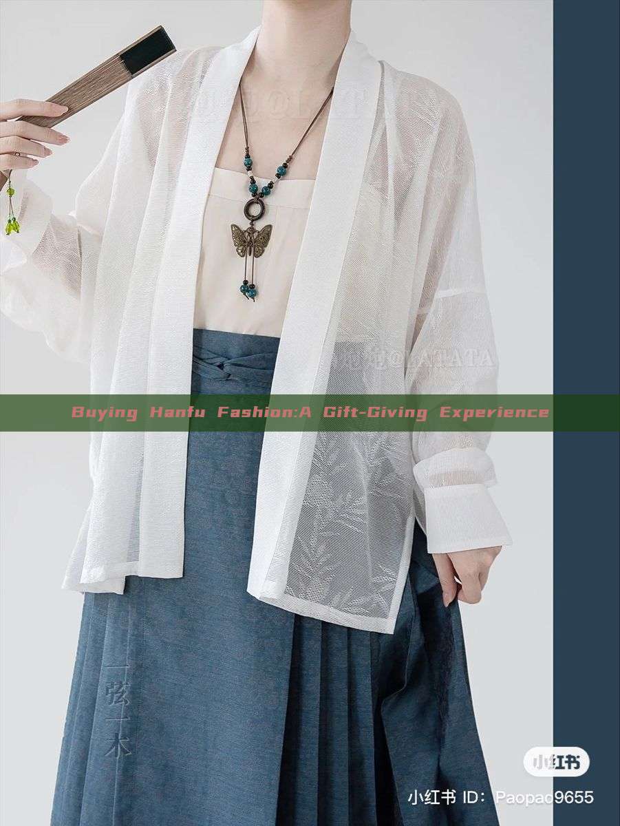 Buying Hanfu Fashion:A Gift-Giving Experience Buying Hanfu Fashion:A Gift-Giving Experience