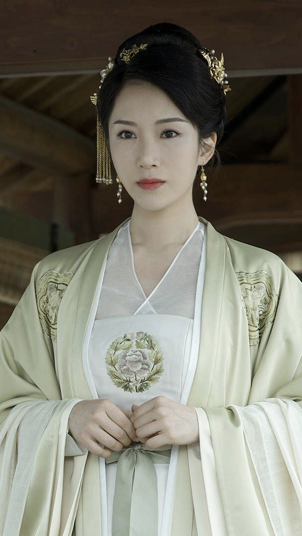 Baby Qipao:Embracing the Chinese Heritage in Tiny Frames Baby Qipao:Embracing the Chinese Heritage in Tiny Frames
