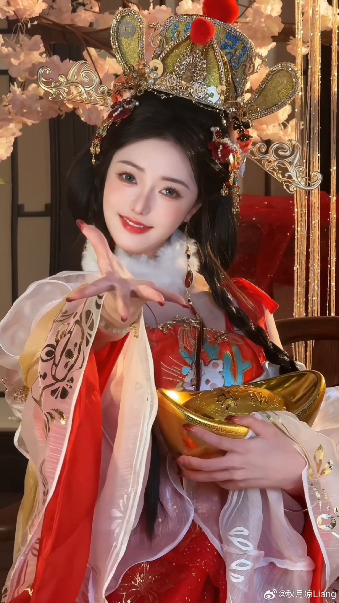 The Splendor of Ming-Style Hanfu:Cloud-肩 Cloth and Horse-Face Skirt The Splendor of Ming-Style Hanfu:Cloud-肩 Cloth and Horse-Face Skirt
