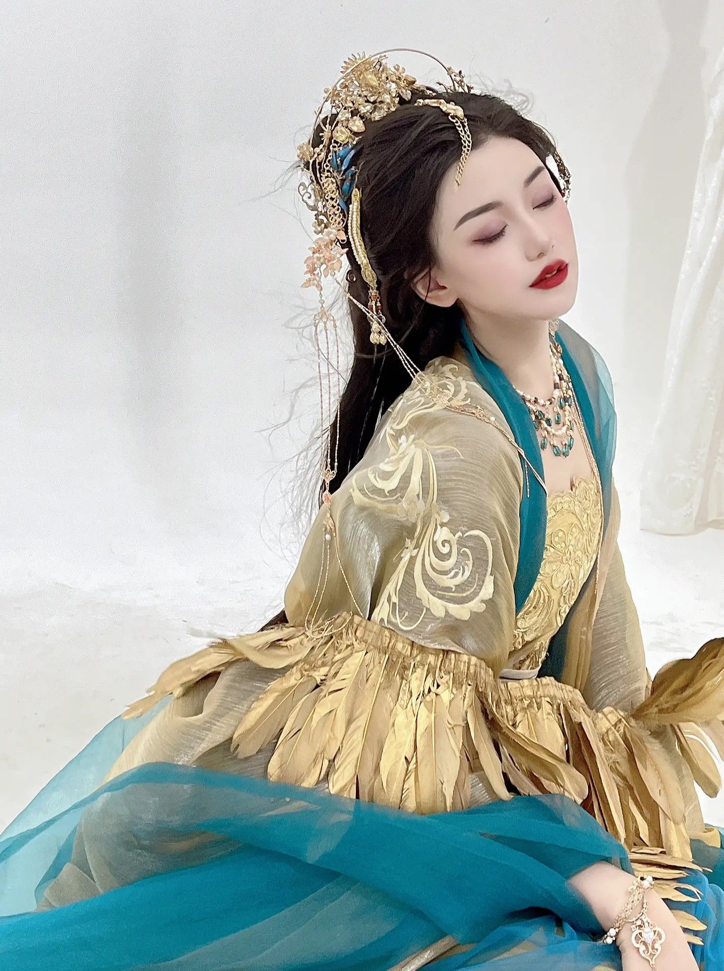 The Red Hanfu:A Primary Students Exploration into Traditional Chinese Clothing The Red Hanfu:A Primary Students Exploration into Traditional Chinese Clothing