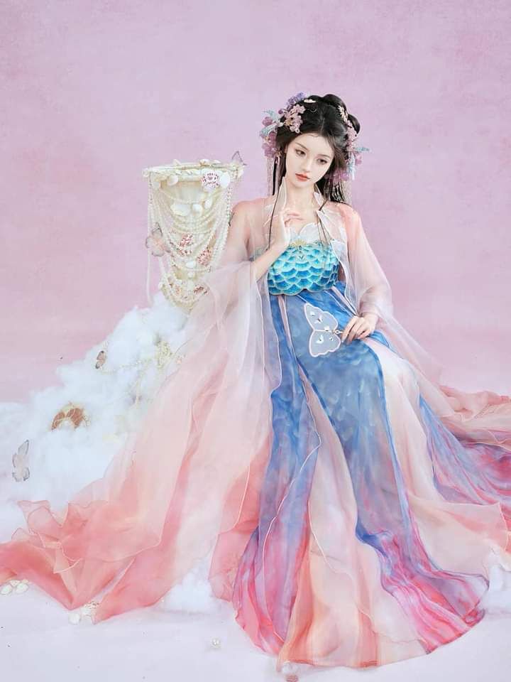 Reconstructing Ming-Style Hanfu:A Journey into Traditional Chinese Fashion Reconstructing Ming-Style Hanfu:A Journey into Traditional Chinese Fashion