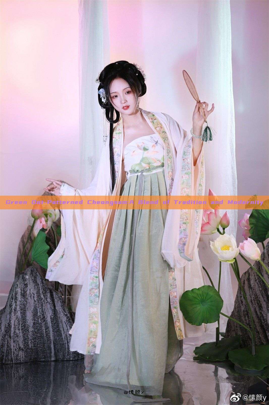 Green Dot-Patterned Cheongsam:A Blend of Tradition and Modernity Green Dot-Patterned Cheongsam:A Blend of Tradition and Modernity