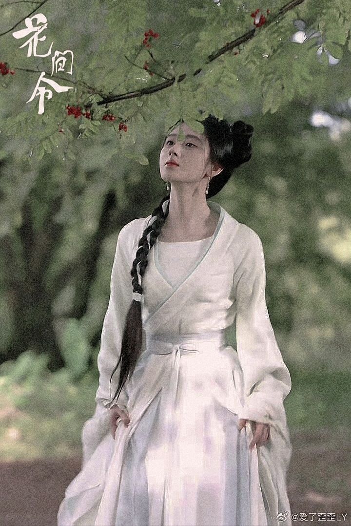 A Tale of Girlhood in Traditional Charm:The Nume Fabric Qipao A Tale of Girlhood in Traditional Charm:The Nume Fabric Qipao