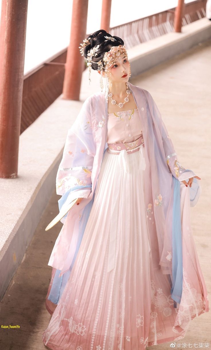 Childrens Cheongsam Fashion:The Cultural Evolution of a Traditional Dress Childrens Cheongsam Fashion:The Cultural Evolution of a Traditional Dress