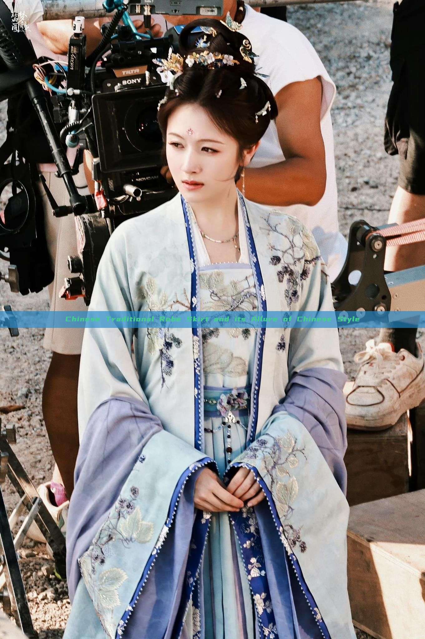 Chinese Traditional Robe Skirt and its Allure of Chinese Style Chinese Traditional Robe Skirt and its Allure of Chinese Style