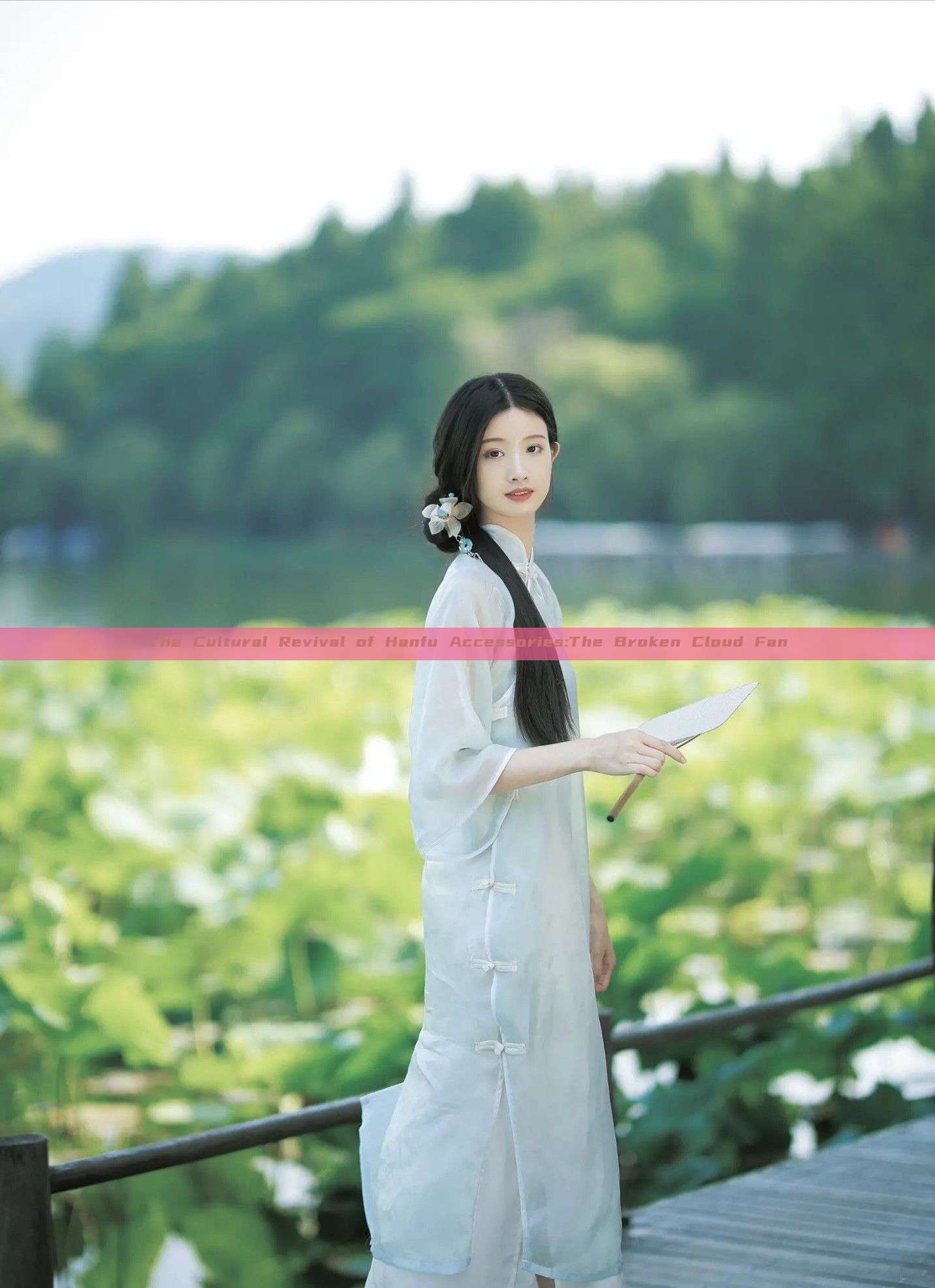 The Cultural Revival of Hanfu Accessories:The Broken Cloud Fan The Cultural Revival of Hanfu Accessories:The Broken Cloud Fan