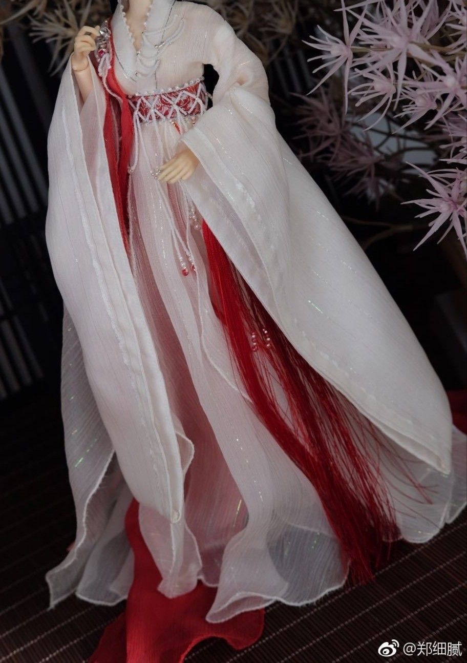 Beauty in a Scroll:The Splendor of Hanfu,Traditional Chinese Fashion in an Artistic Perspective Beauty in a Scroll:The Splendor of Hanfu,Traditional Chinese Fashion in an Artistic Perspective