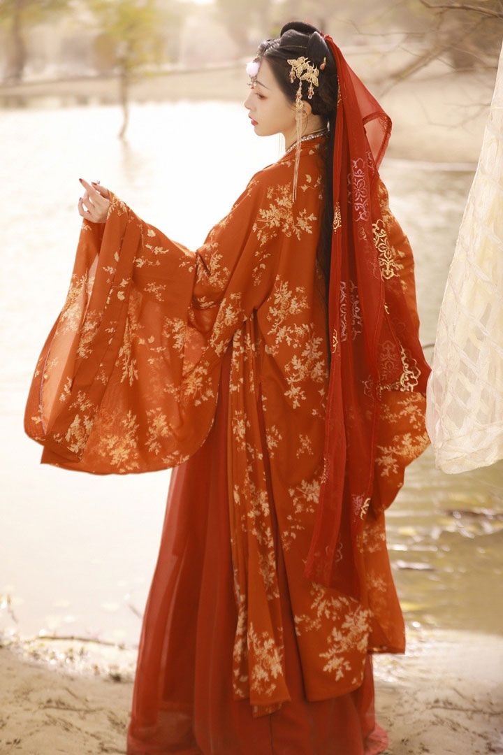 A Tale of Couples in Traditional Hanfu Fashion A Tale of Couples in Traditional Hanfu Fashion