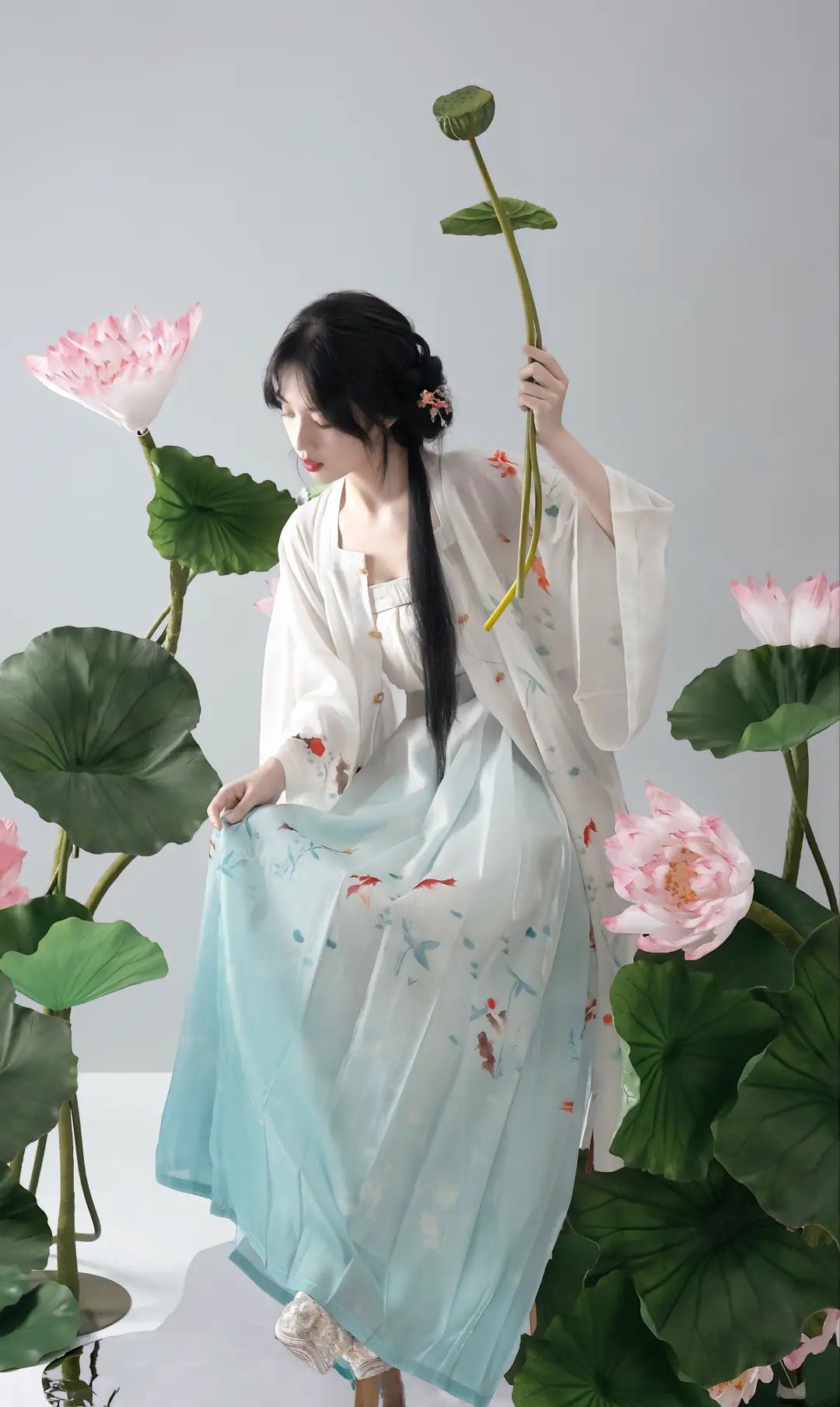 The Charm of Cheongsam-Style Short-Sleeve Tops with盘扣细节 The Charm of Cheongsam-Style Short-Sleeve Tops with盘扣细节