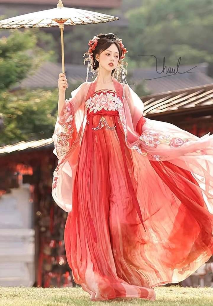 Embracing Modernity in 2024:The Evolution of Qipao as a Fashion Icon Embracing Modernity in 2024:The Evolution of Qipao as a Fashion Icon