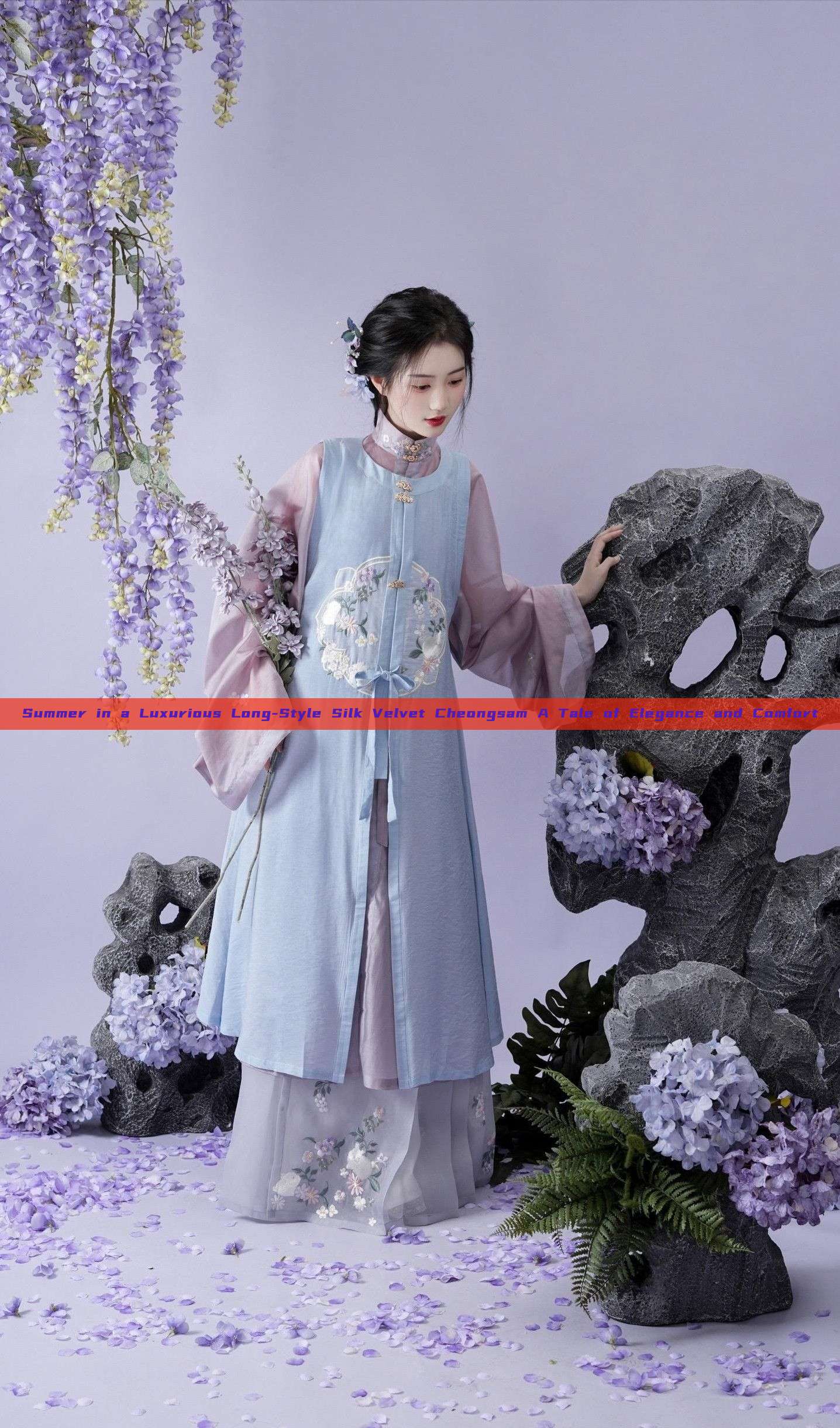Summer in a Luxurious Long-Style Silk Velvet Cheongsam A Tale of Elegance and Comfort Summer in a Luxurious Long-Style Silk Velvet Cheongsam A Tale of Elegance and Comfort