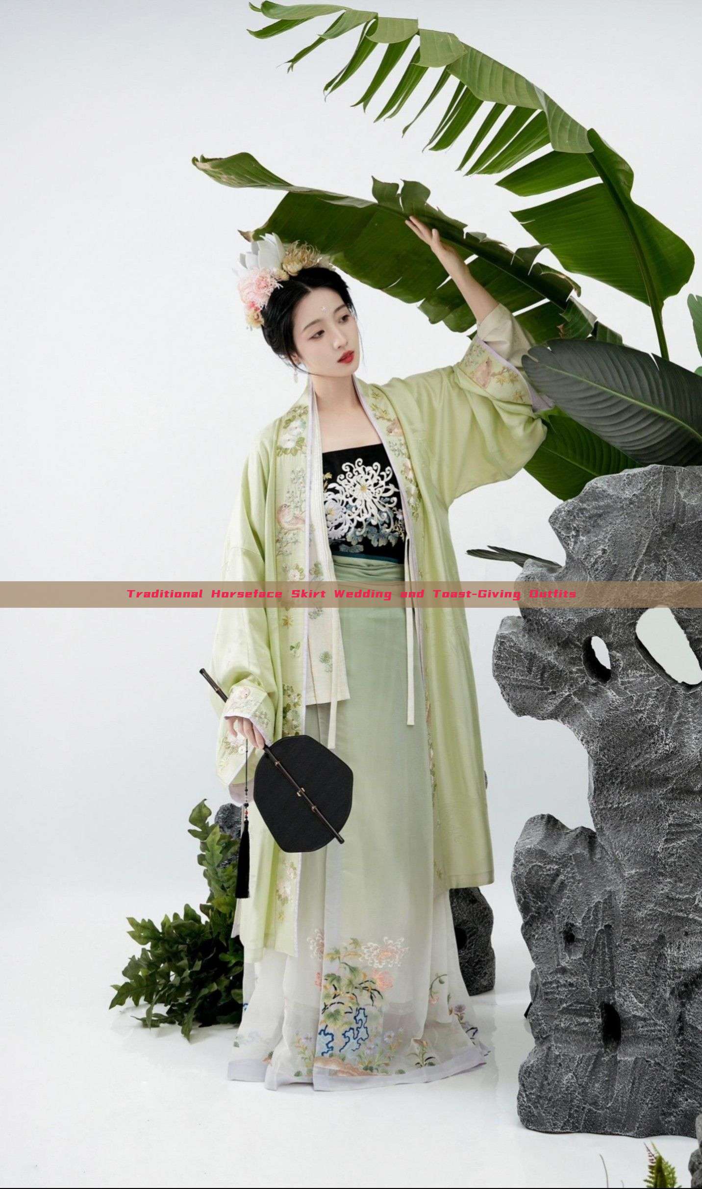 Traditional Horseface Skirt Wedding and Toast-Giving Outfits