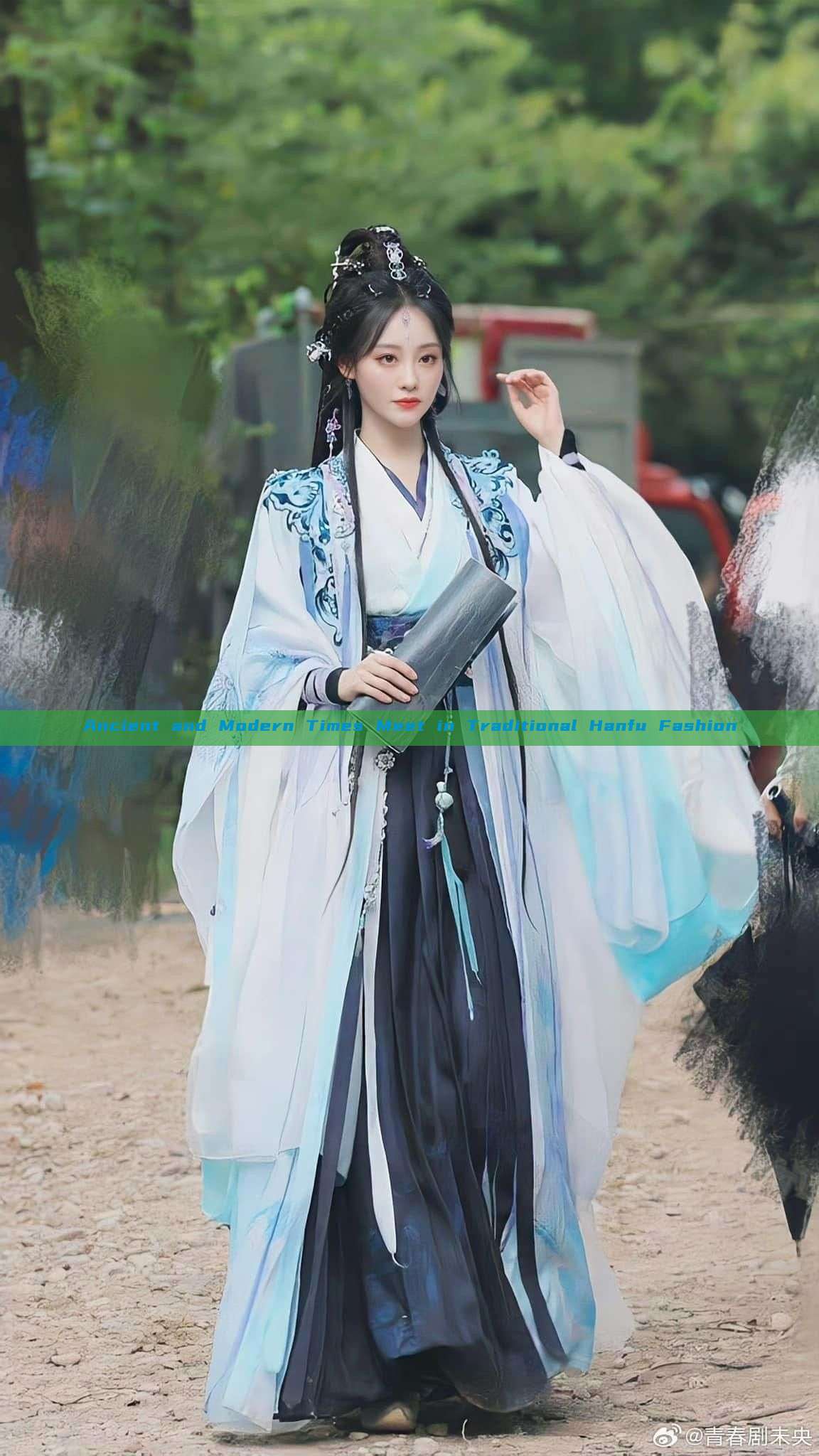 Ancient and Modern Times Meet in Traditional Hanfu Fashion Ancient and Modern Times Meet in Traditional Hanfu Fashion