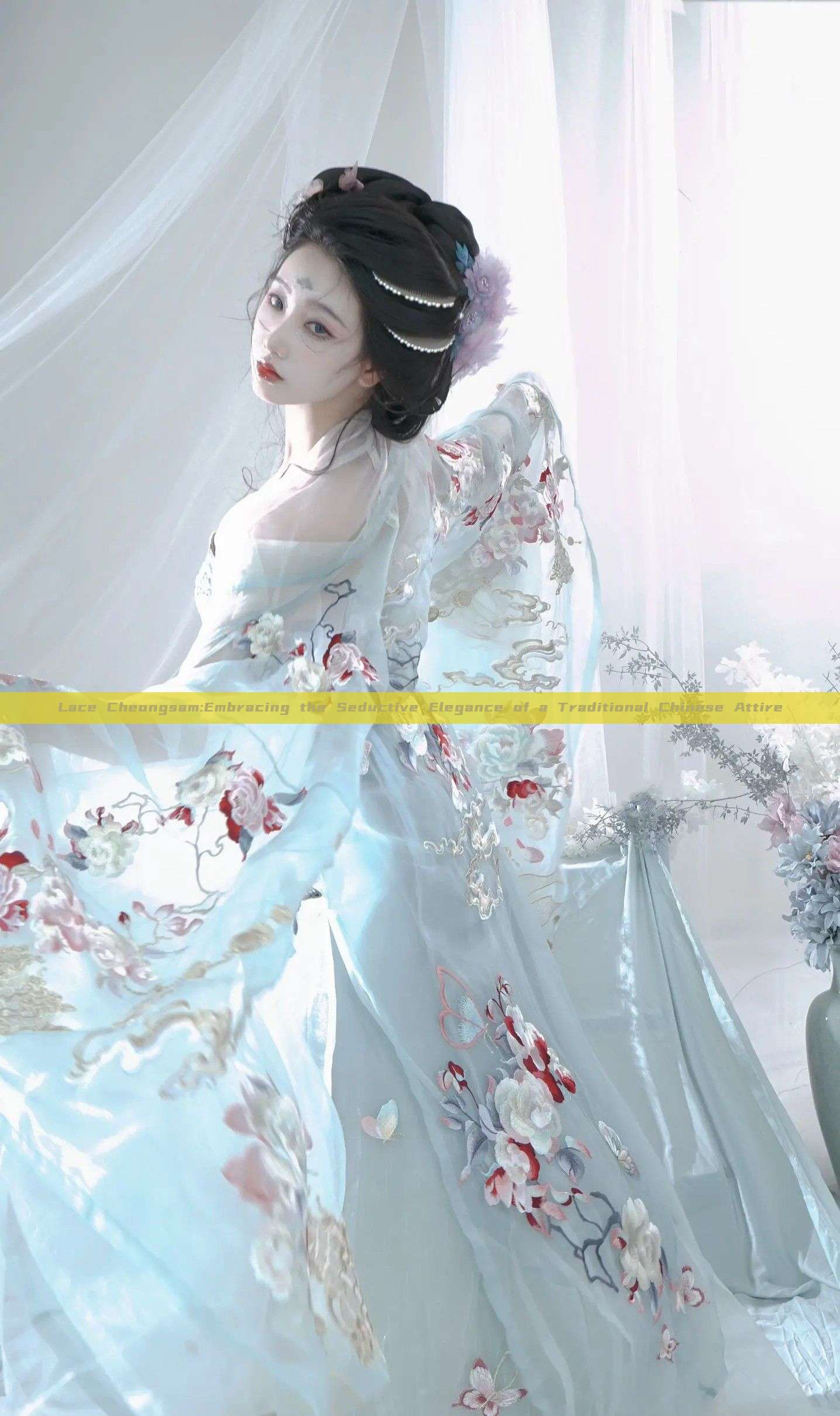 Lace Cheongsam:Embracing the Seductive Elegance of a Traditional Chinese Attire Lace Cheongsam:Embracing the Seductive Elegance of a Traditional Chinese Attire