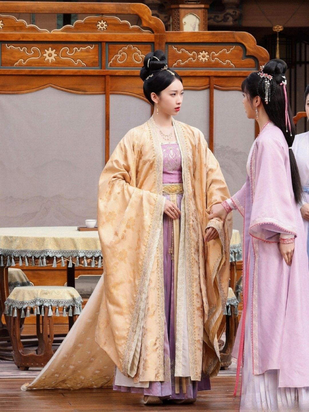 Reimagining the Traditional Cheongsam:Modernizing the Long-Style Cheongsam with Open Slits Reimagining the Traditional Cheongsam:Modernizing the Long-Style Cheongsam with Open Slits