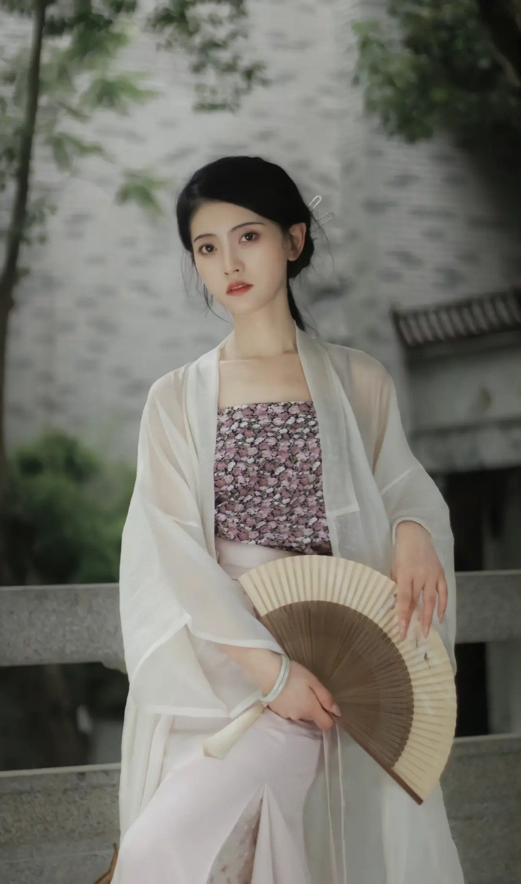 Sub-Fish and the Revival of Hanfu:A Journey into Traditional Chinese Fashion Sub-Fish and the Revival of Hanfu:A Journey into Traditional Chinese Fashion