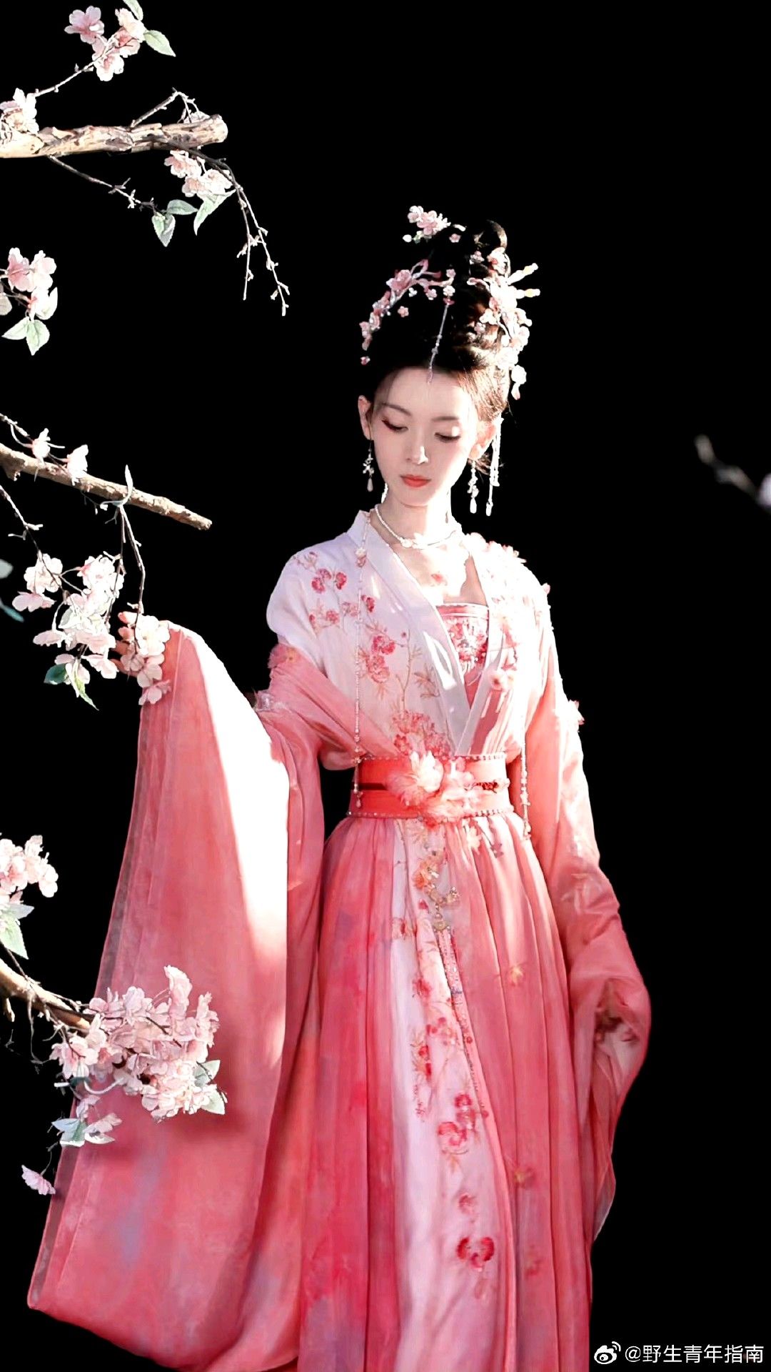 Butterfly-Lovers Bloom:The Traditional Chinese Style Ma-Mian Skirt with a Modern Twist Butterfly-Lovers Bloom:The Traditional Chinese Style Ma-Mian Skirt with a Modern Twist