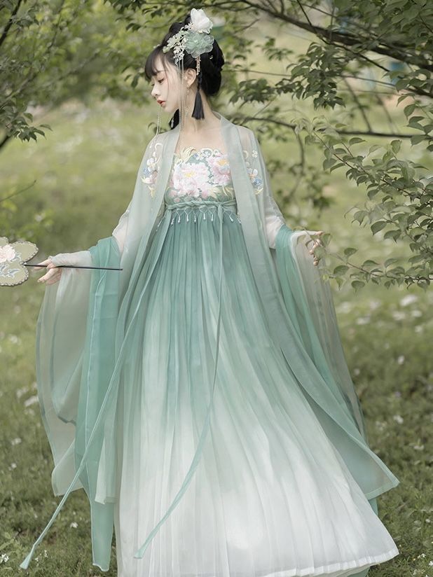 The Cheongsam:A Glimpse of Chinese Heritage and Belly-Covering Elegance The Cheongsam:A Glimpse of Chinese Heritage and Belly-Covering Elegance