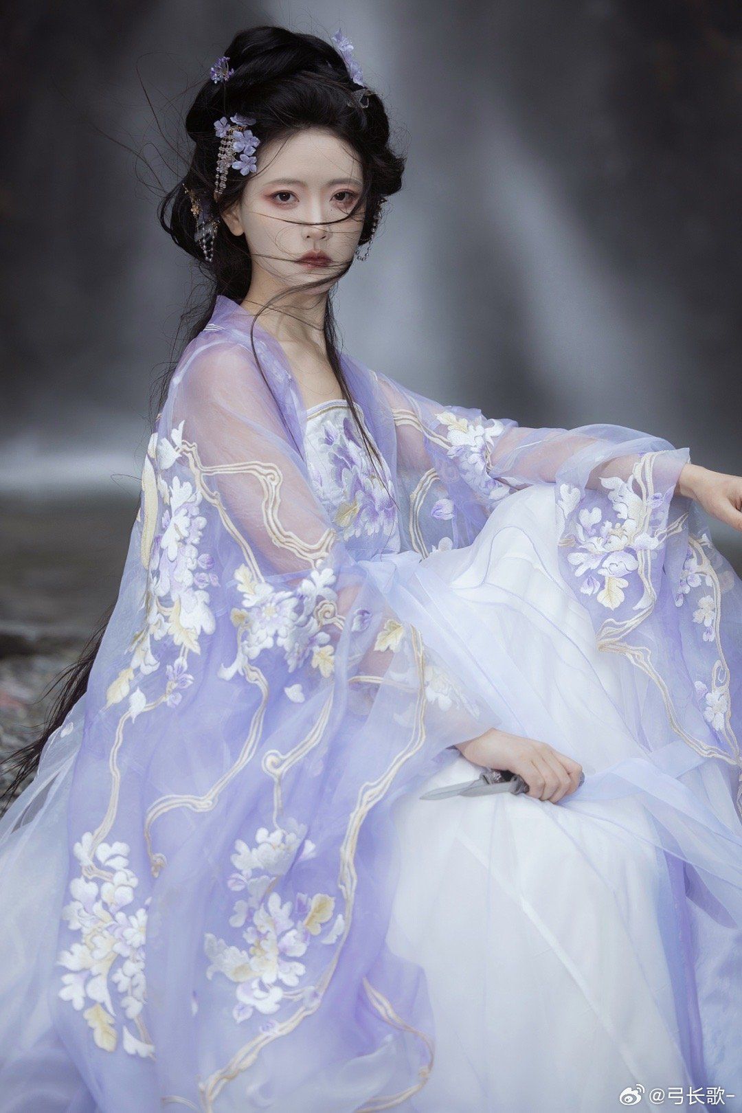Traditional Tang-Style Womens Chinese Silk Attire:A Blend of Elegance and Heritage Traditional Tang-Style Womens Chinese Silk Attire:A Blend of Elegance and Heritage