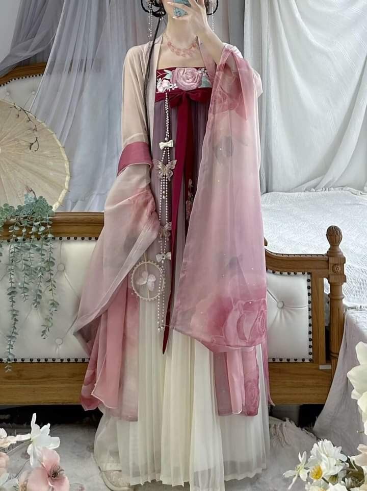 The Splendor of Da Qiaos Hanfu,Angela and Luna:A Cultural Journey in Traditional Chinese Elegance The Splendor of Da Qiaos Hanfu,Angela and Luna:A Cultural Journey in Traditional Chinese Elegance