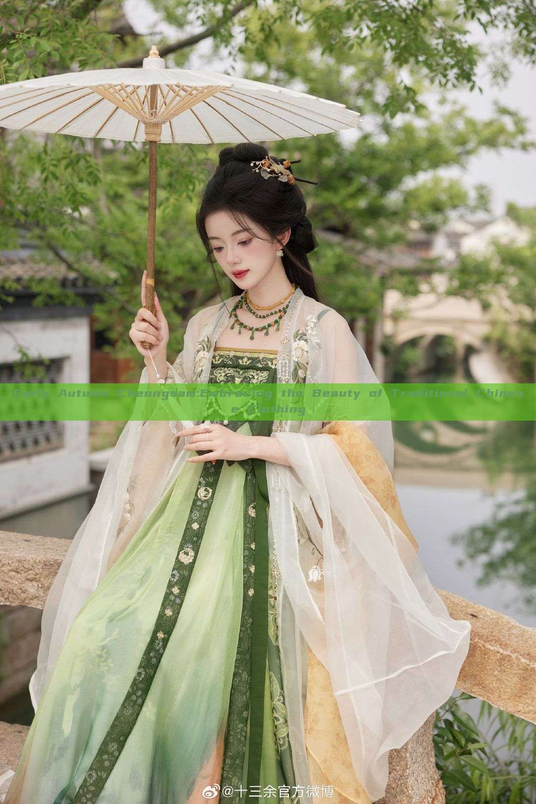 Early Autumn Cheongsam:Embracing the Beauty of Traditional Chinese Clothing Early Autumn Cheongsam:Embracing the Beauty of Traditional Chinese Clothing