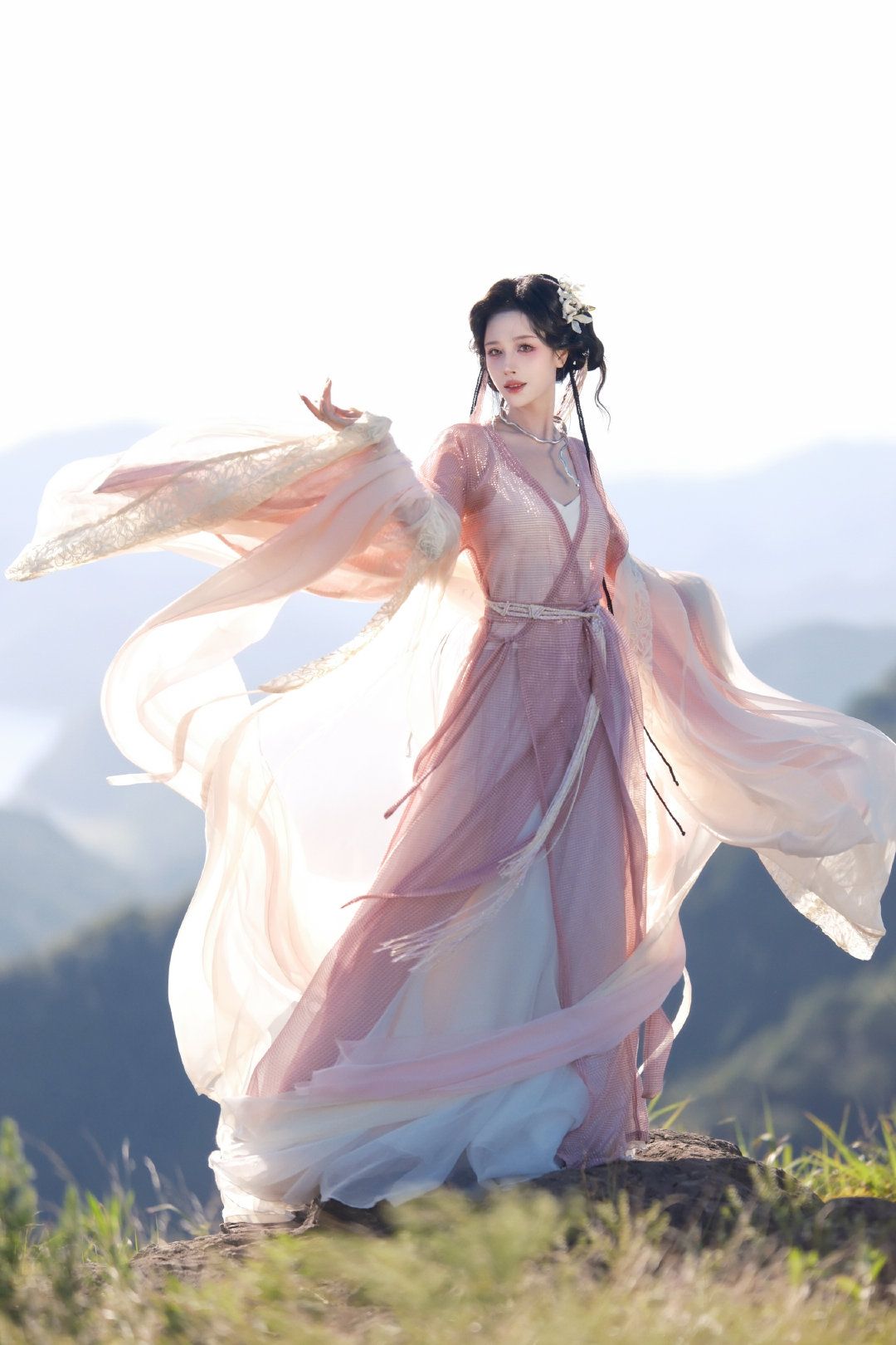 Cloud-肩汉服,夏季轻薄款式的优雅展现 Cloud-肩汉服,夏季轻薄款式的优雅展现