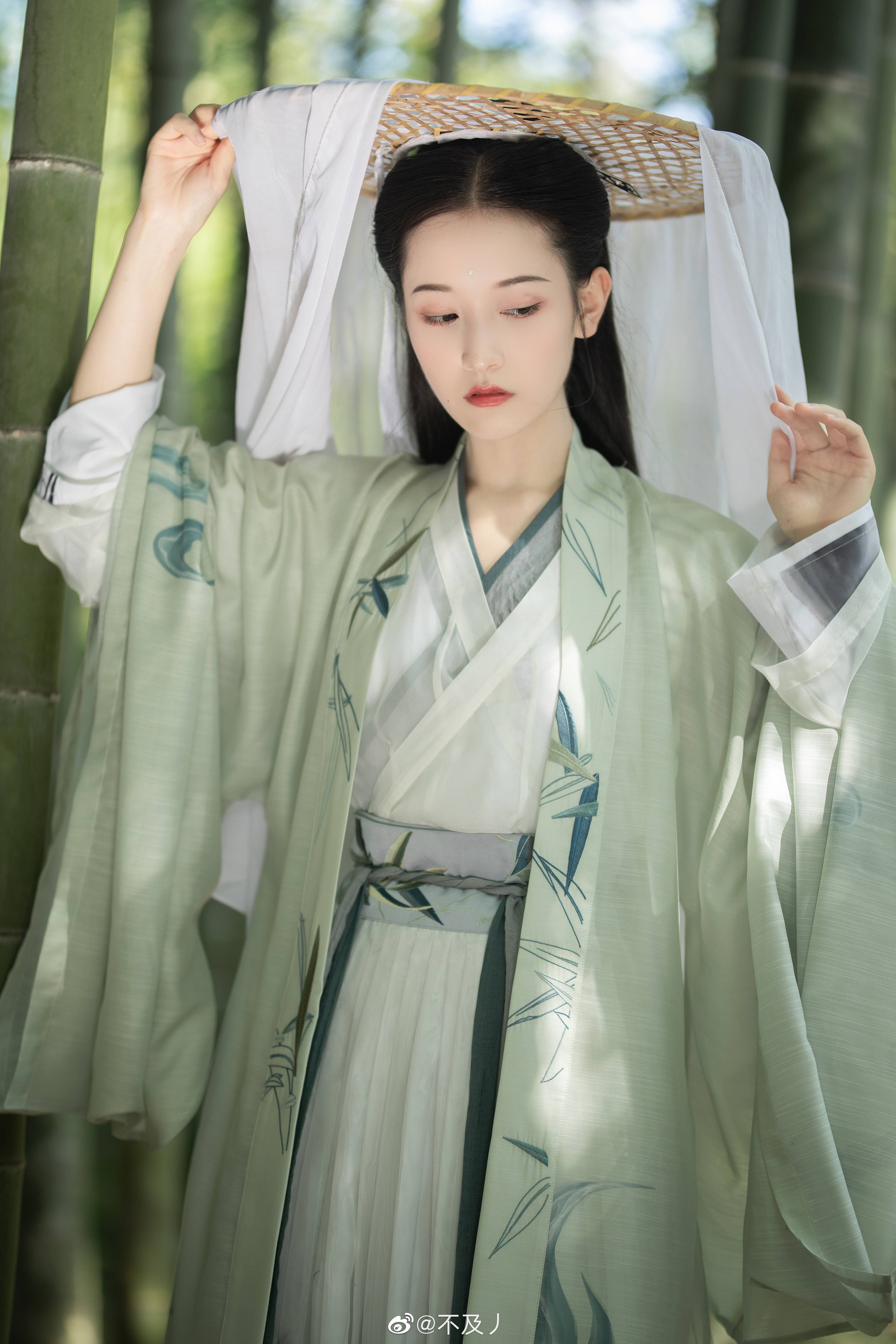 The Complete Guide to Traditional Chinese Wedding Dress:The Flower-Married Hanfu The Complete Guide to Traditional Chinese Wedding Dress:The Flower-Married Hanfu