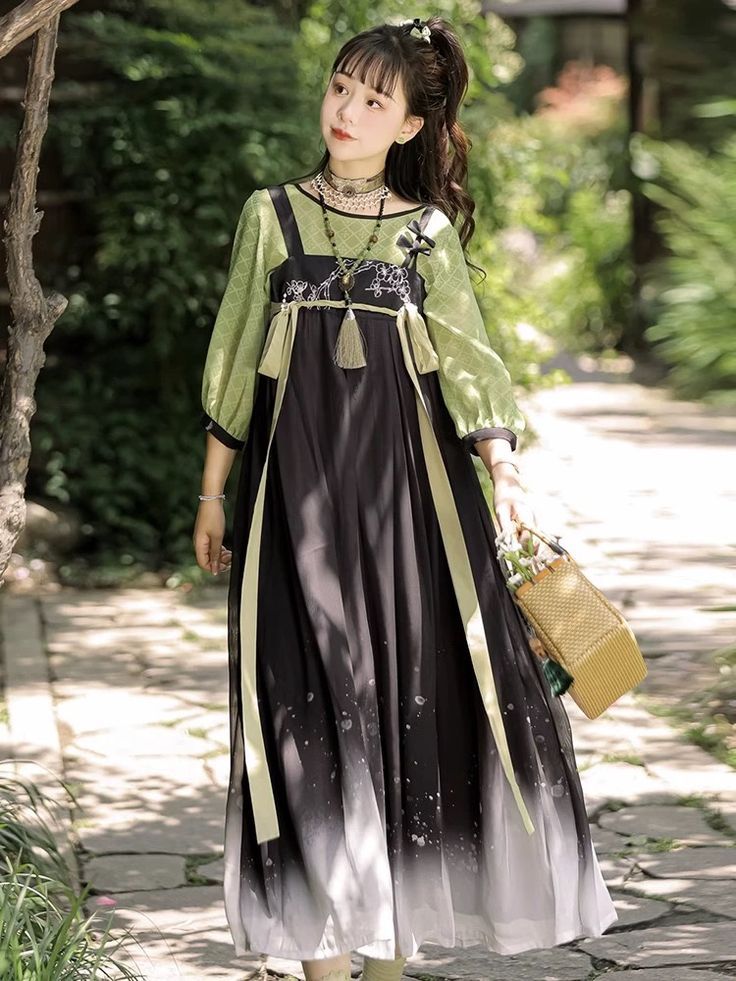 Rabbit-Inspired Fashion:The Blend of Hanfu with Rabbit-Themed Apparel Rabbit-Inspired Fashion:The Blend of Hanfu with Rabbit-Themed Apparel
