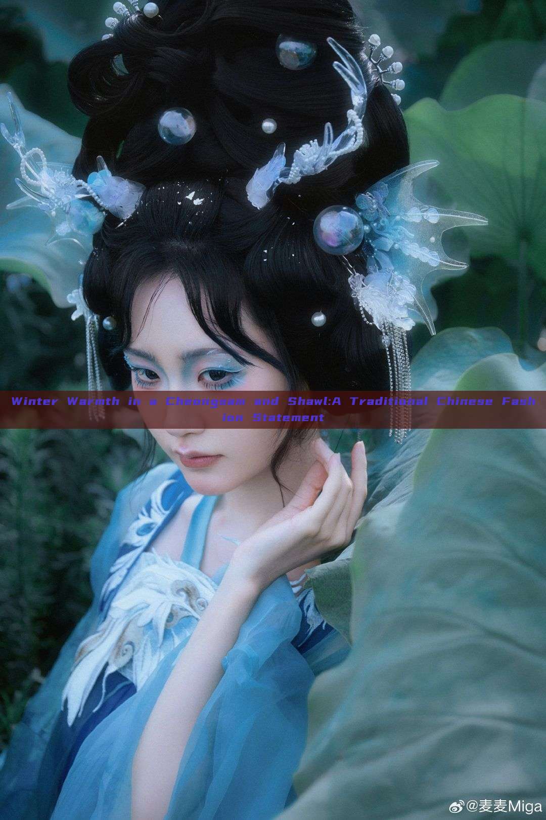 Winter Warmth in a Cheongsam and Shawl:A Traditional Chinese Fashion Statement Winter Warmth in a Cheongsam and Shawl:A Traditional Chinese Fashion Statement